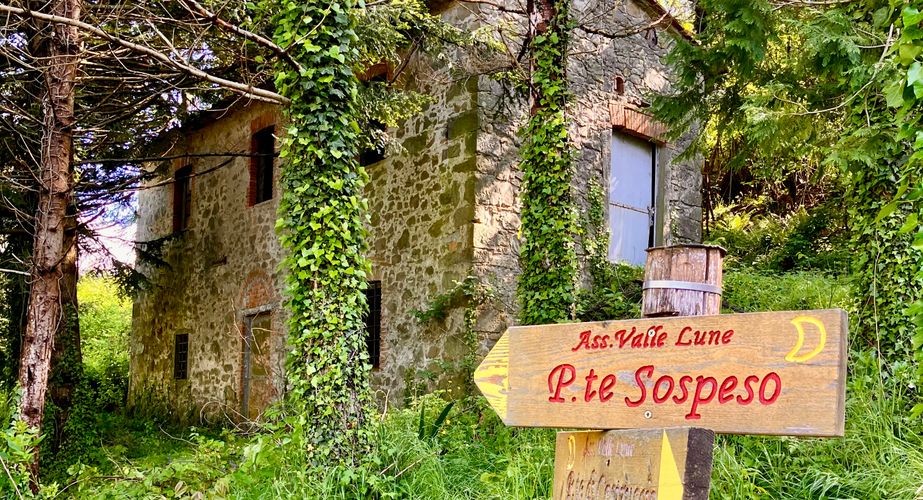 Op weg naar de Ponte Sospeso hangbrug